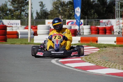 Comment débuter en karting en 2026 : guide ultime du pilote amateur passionné